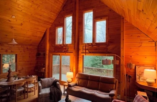 Lisbon Cabina | Luigi's Lodge - Hidden Pet Friendly Cabin in Landaff, Near Loon and Cannon
