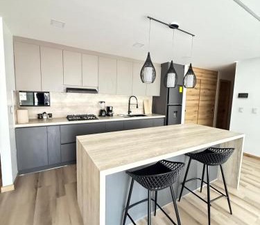 Huayna-Cápac Apartamento | Lujo y estilo en Suite Doble por estrenar - Cuenca