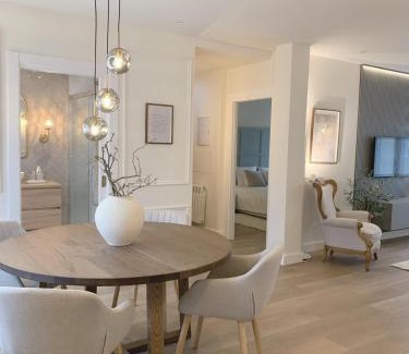 Distrito Llano Apartamento | Lujoso apartamento boutique a estrenar con parking gratis