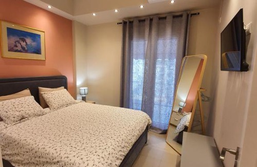 Athens Apartamento | LUKAS-2 B/R LUXURIOUS FLAT WITH VERANDA