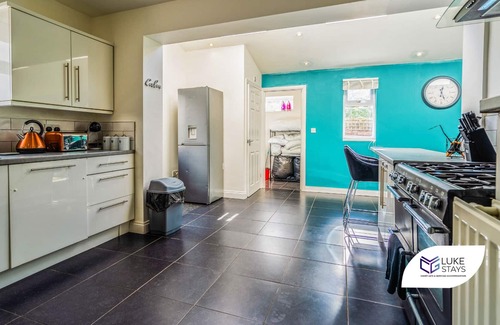 Plumtree Casa | Luke Stays - Park Avenue , Keyworth