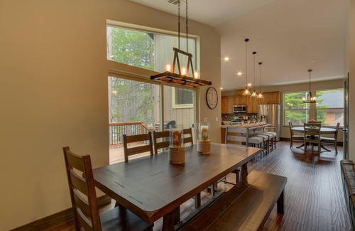 Tahoe Keys Casa | Lukins Mountain Modern 4BR,3BA, Hot Tub
