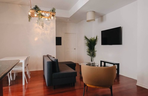 Riverside Apartamento | Lum The Queen - Spacious One-Bedroom Apartment