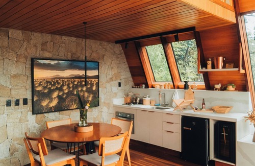 Alto Paraiso de Goias Cabina | Lume Cabin, A-frame cabin that combines comfort and elegance.