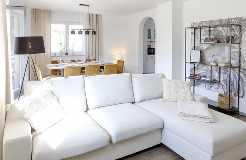 Richard-Strauss-Straße Apartamento | Lumen Homes - Design-apt. Nahe Audi und Altstadt, 3 Zimmer, Netflix