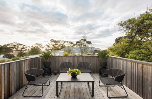 Mount Eliza Casa | Lumiere - Gas Heated Pool & Stroll to Beach