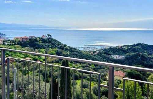 Varazze Apartamento | Luminosa mansarda con vista mare