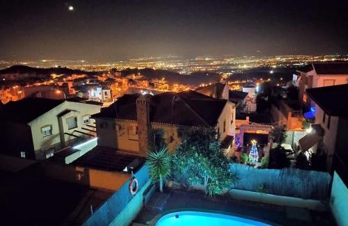 Jun Casa | Luminosa y confortable casa con vistas y piscina