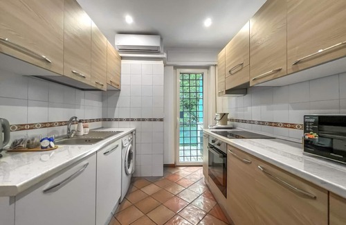 EUR Apartamento | Luminoso Appartamento Ristrutturato con Posto Auto Privato