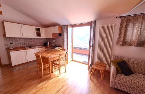 Chiesa in Valmalenco Apartamento | Luminoso bilocale con terrazzo vista panoramica