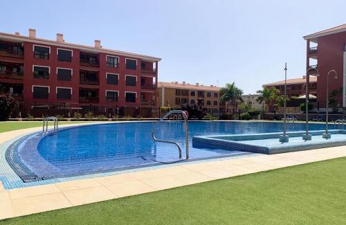 Palm-Mar Apartamento | Luminoso y Elegante, piscinas y pistas de pádel