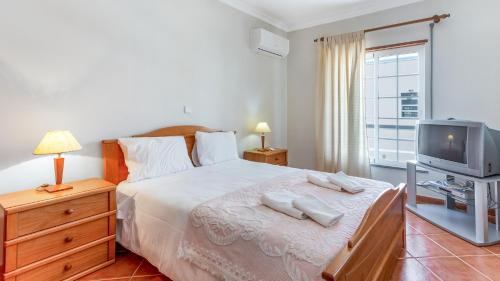 Vila Nova De Cacela Apartamento | Luminous 3BDR Apartment W/Balcony by LovelyStay