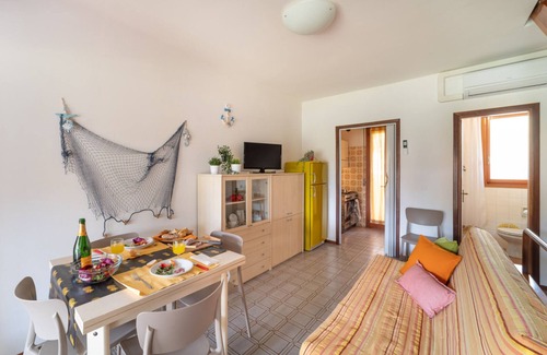 Bibione Lido dei Pini Apartamento | Piso luminoso en complejo moderno.