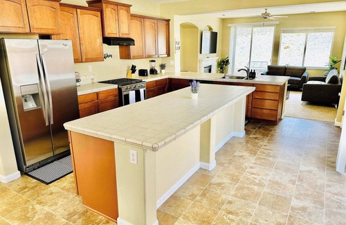 Northwest Reno Casa | Luminous Spacious Retreat/3Bathrooms/Sleeps 13