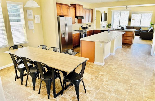 Northwest Reno Casa | Luminous Spacious Retreat/3Bathrooms/Sleeps 13
