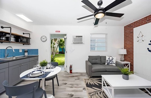 South Lake Casa | This house is a 1 bedroom(s), 1 bathrooms, located in Hollywood, FL.