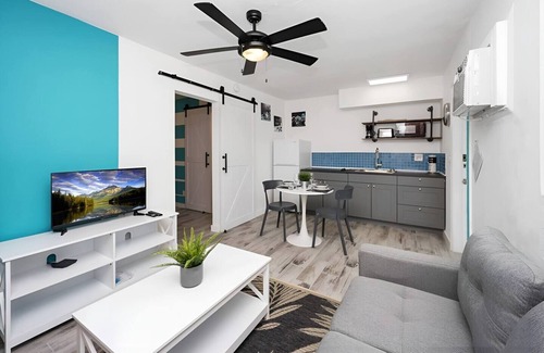 South Lake Casa | This house is a 1 bedroom(s), 1 bathrooms, located in Hollywood, FL.