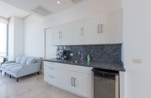 Piloto Adolfo López Mateos Apartamento | Luna Blanca 1201 by Kivoya