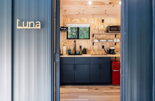 Sullivan Cabina | Luna Nook-Cabin w/tub, Queen Bed & pullout sofa
