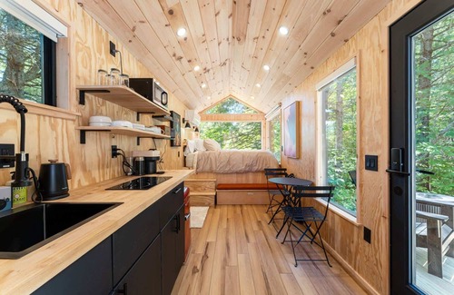 Sullivan Cabina | Luna Nook-Cabin w/tub, Queen Bed & pullout sofa
