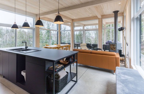 La Conception Casa | Luna's Haven - a modern 3 bedroom 2 bath chalet near Mont Tremblant