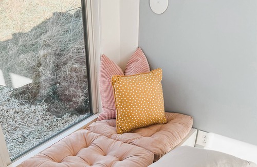 Singers Glen Casa | Luna the Modern and Cozy Container Home