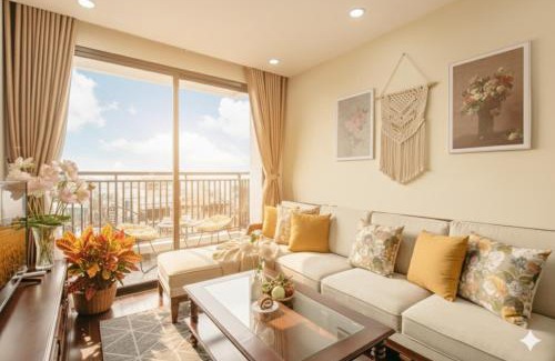 Quang An Apartamento | Lunaria Two Bedroom Apartment - The Epicenter of Luxury and Convenience