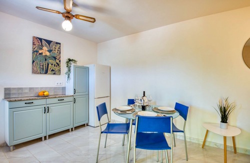 Bellcaire d'Emporda Apartamento | LUNICE: Apartamento en Bellcaire con gran terraza y vistas a la naturaleza