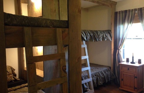Scottsboro Casa | Lunker BUNKER * Scottsboro / Lago Guntersville-cerca Goosepond; sleeps12; barco de estacionamiento