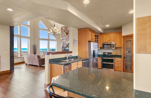 Fish Haven Casa | Lunt Lodge - 44 People and Theater!