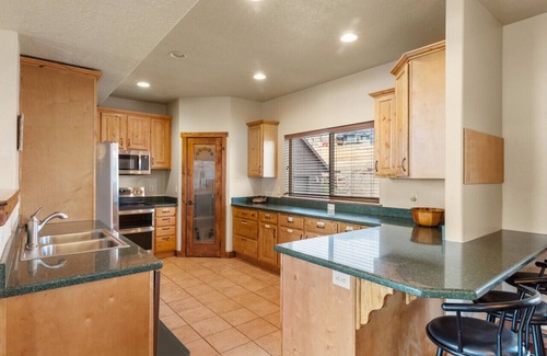 Fish Haven Casa | Lunt Lodge - 44 People and Theater!
