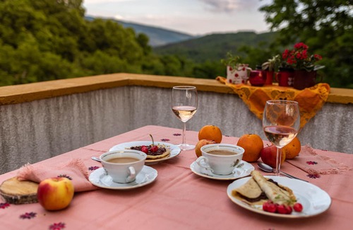Lupoglav Cabaña | Artsy cottage house 2 + 1 en el área de Učka