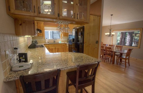 Montgomery Estates Casa | Lupine Lodge 3 Bedroom Home by RedAwning