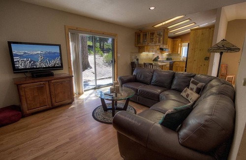 Montgomery Estates Casa | Lupine Lodge 3 Bedroom Home by RedAwning