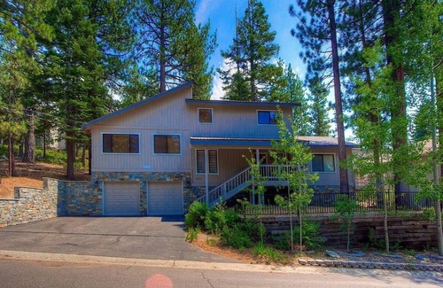 Montgomery Estates Casa | Lupine Lodge 3 Bedroom Home by RedAwning