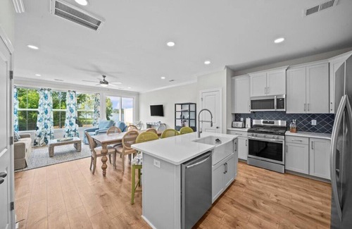 Greenwood Casa | Lure Me Inn-Lakefront Retreat + Boat Slip
