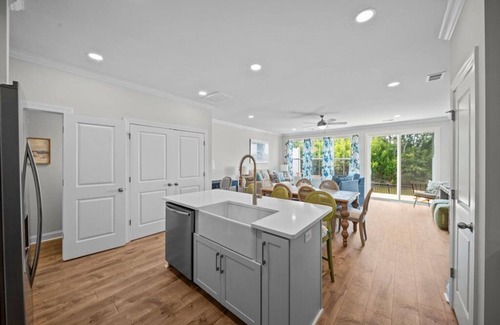 Greenwood Casa | Lure Me Inn-Lakefront Retreat + Boat Slip