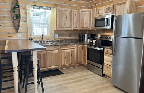 Birdseye Cabina | Lured to the Lake Cabin near Patoka - Hot tub and Creek!