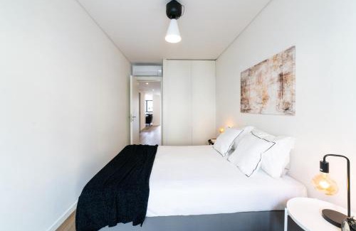 Santo Amaro Apartamento | Lusíadas 53 2ºD - Beautiful two-bedroom apartment