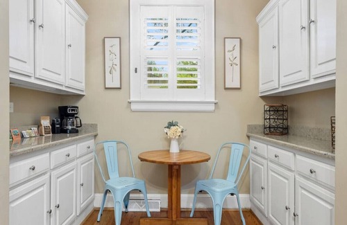 Earlewood Casa | Lush 4BR on Lincoln | Mins to USC | Sleeps 8