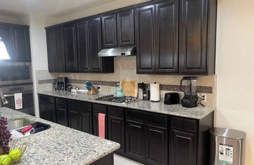 San Antonio Villa | Lush 7-Bedroom, Heated pool, Spa, Home theater, Game room, St2n