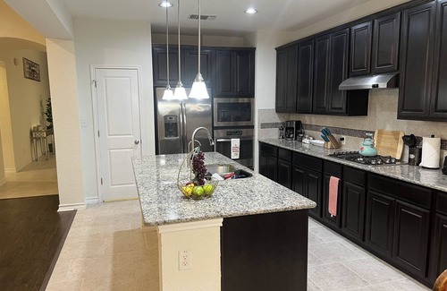San Antonio Villa | Lush 7-BR, Heated Pool/Spa/Home Theater/Game Room near Seaworld/Six Flags (St2)