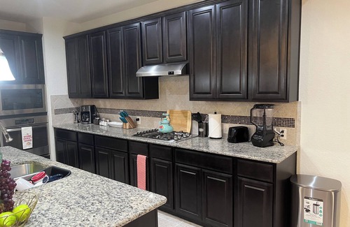 San Antonio Villa | Lush 7-BR, Home Theater/Game Room near Seaworld/Six Flags --St2-