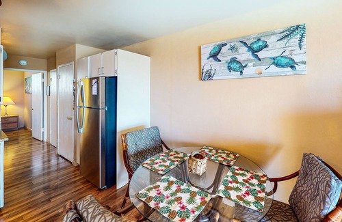Ualapue Condominio | Lush and Beautiful Condo on East Side w/Shared Pool/Free WiFi/Lanai/Water Views