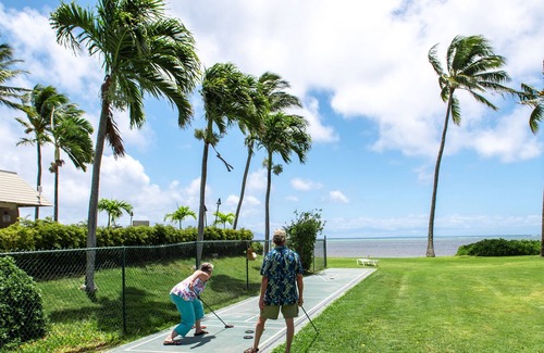 Ualapue Condominio | Lush and Beautiful Condo on East Side w/Shared Pool/Free WiFi/Lanai/Water Views