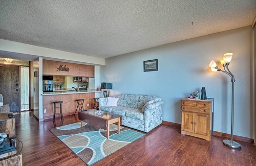Makaha Condominio | Lush Condo w/ Community Pool, 1 Mi to Beach!