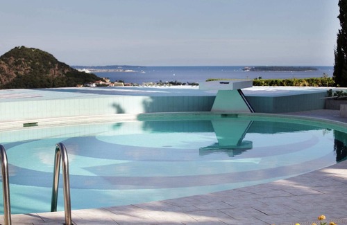Mandelieu-La-Napoule Villa | Chalet de diseño exuberante con vistas al mar