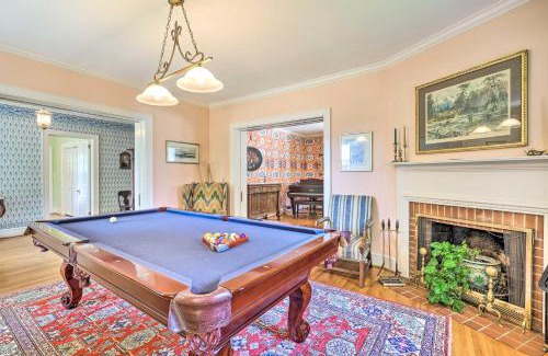 Jonesville Casa | Lush Elkin Home with Porch Views and Pool Table
