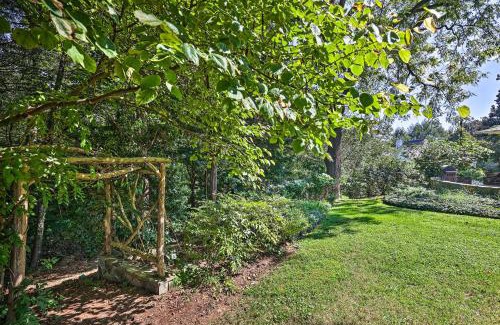 Jonesville Casa | Lush Elkin Home with Porch Views and Pool Table