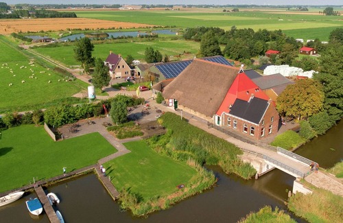 Sint Annaparochie Otro | Pintoresca casa rural en San Annaparochie con sauna